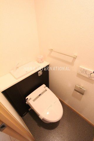 トイレ　※同タイプ反転写真