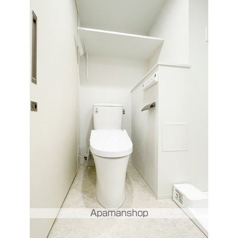 小田急線 代々木上原駅 徒歩3分 8階建 築2年のトイレ写真