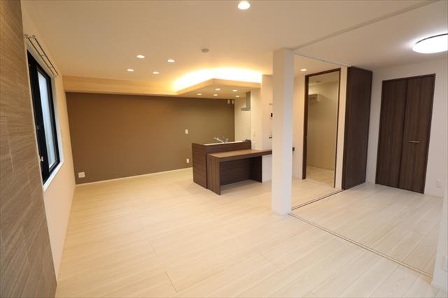 DーROOM 369の居間写真