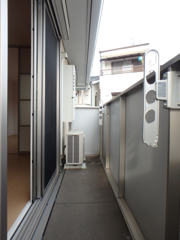 バルコニー　明るいバルコニーです