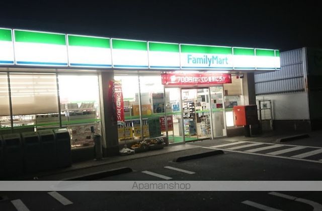 コンビニ　ファミリーマート鍛冶ヶ谷二丁目店（コンビニ）まで587m