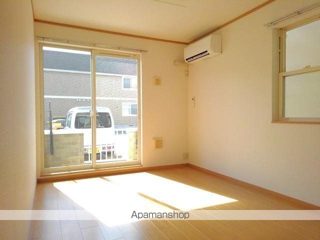 ＪＲ中央線 山梨市駅 徒歩72分 2階建 築22年の居間写真