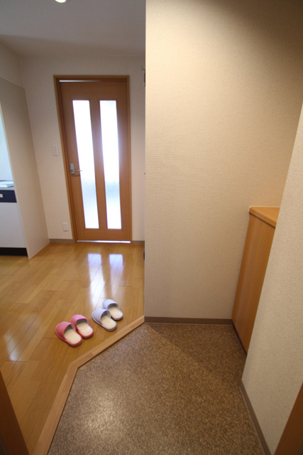 玄関　※別室の参考写真の為、現況優先です。