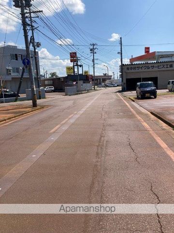 その他　前面道路（その他）まで0m