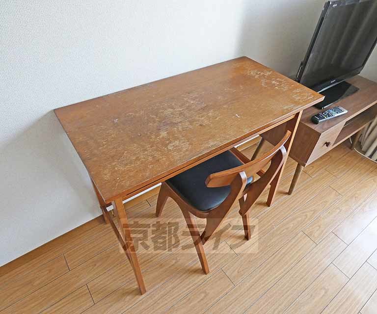 その他部屋・スペース　机と椅子です。