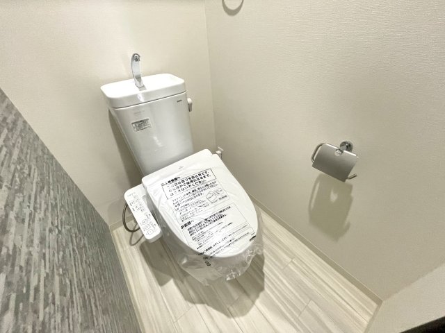 トイレ　温水洗浄便座付きのトイレです♪