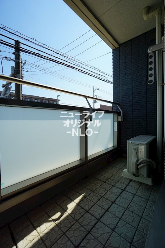 バルコニー　軒があるので雨が吹き込みにくいです☆