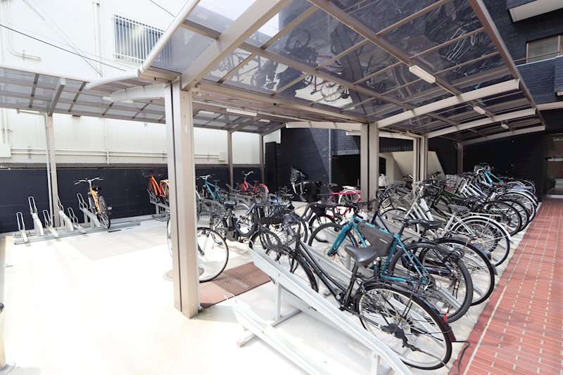 駐車場　屋根付き駐輪場