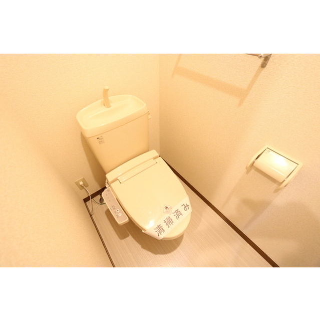 トイレ　温水洗浄便座付き！