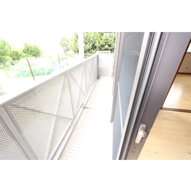 バルコニー　２部屋につながるバルコニー