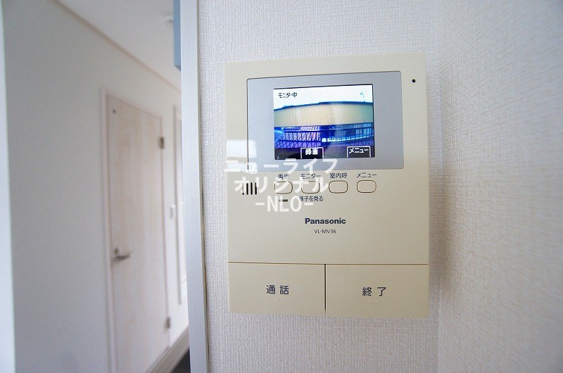セキュリティ　突然の来訪者にも安心のTVモニター付きインターホン