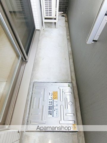 アーサクラスト横浜の居間写真