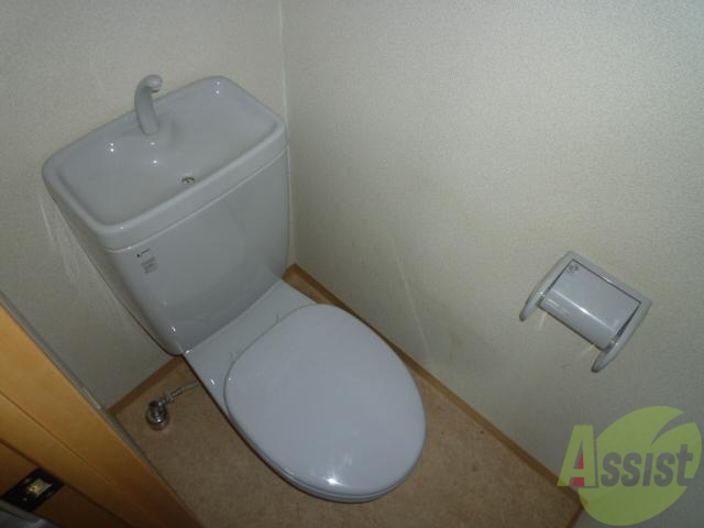 トイレ　洋式のトイレが入ってます。