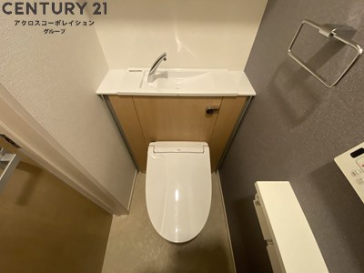 トイレ　温水洗浄便座付きのトイレです♪