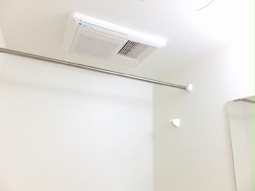 その他設備　浴室換気乾燥機付きなので雨の日のお洗濯も安心です。