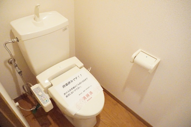 トイレ　温水洗浄便座
