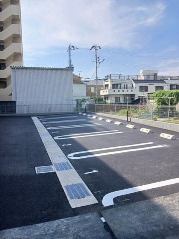 駐車場　駐車場があるので、車を買う予定の方も安心です