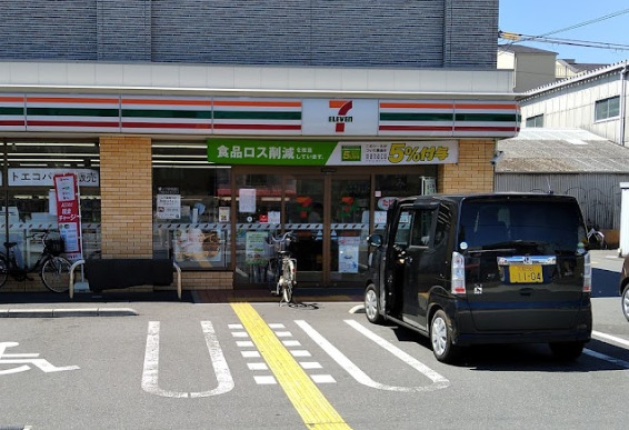 コンビニ　セブンイレブン 大阪桃谷5丁目店（コンビニ）まで410m