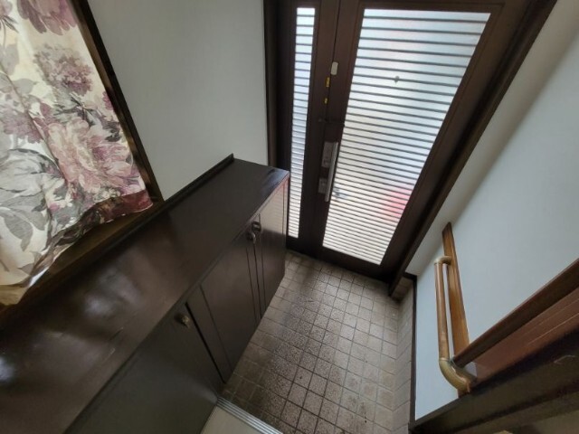 谷戸町三丁目戸建の玄関写真