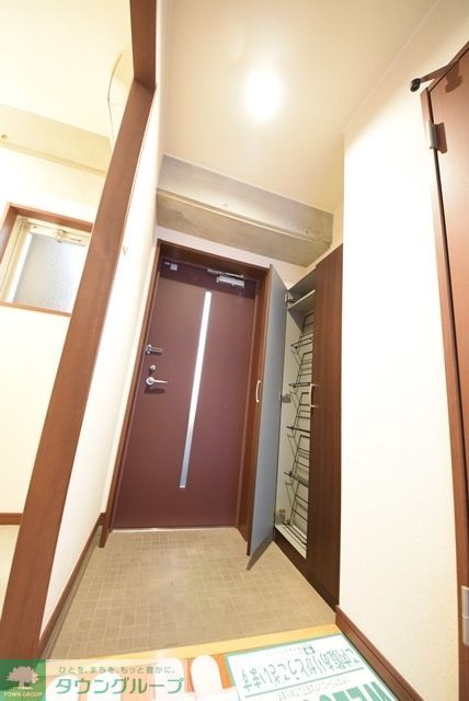 玄関　お部屋探しはタウンハウジング蘇我店へお任せください。