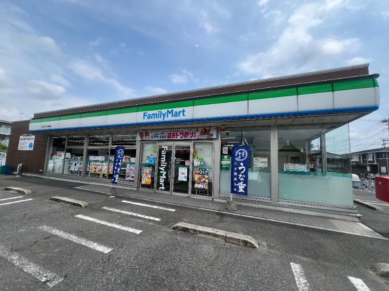 コンビニ　ファミリーマート直方菜の花大橋東店（コンビニ）まで836m