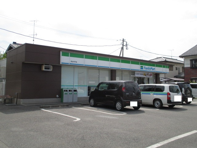 コンビニ　ファミリーマート（コンビニ）まで70m