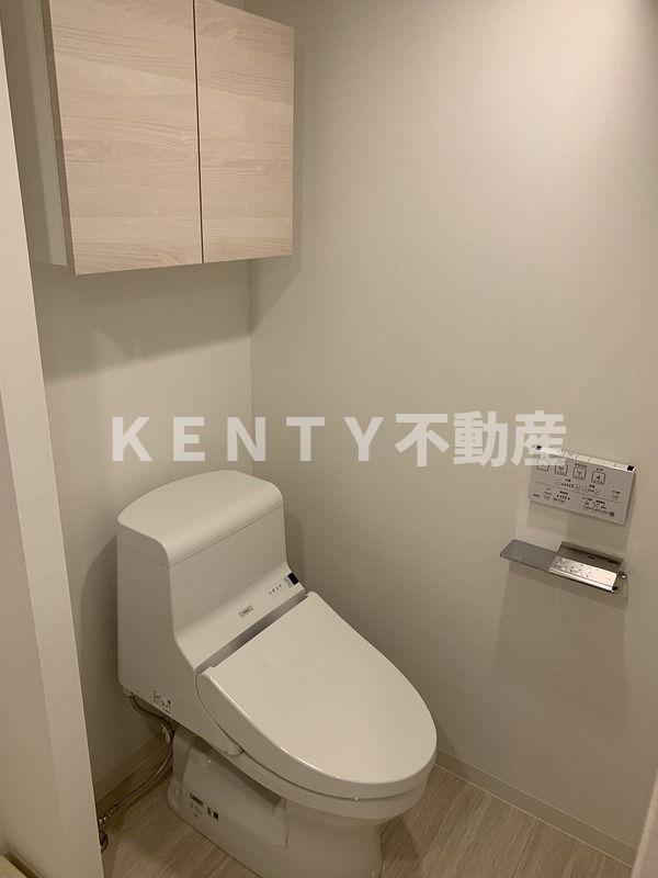 トイレ　落ち着いた色調のトイレです