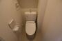 トイレ　落ち着いた色調のトイレです
