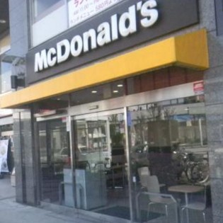 飲食店　マクドナルド 朝霞台駅前店（飲食店）まで832m