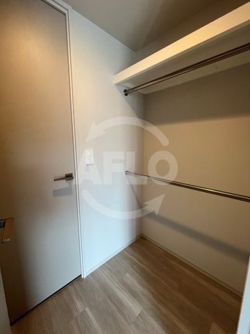 収納　アーバネックス谷町四丁目　ウォークインクローゼット