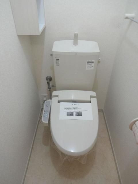 アクシア グミの木のトイレ写真