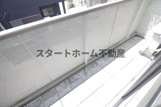 バルコニー　開放的で明るい空間を演出してくれるバルコニーです