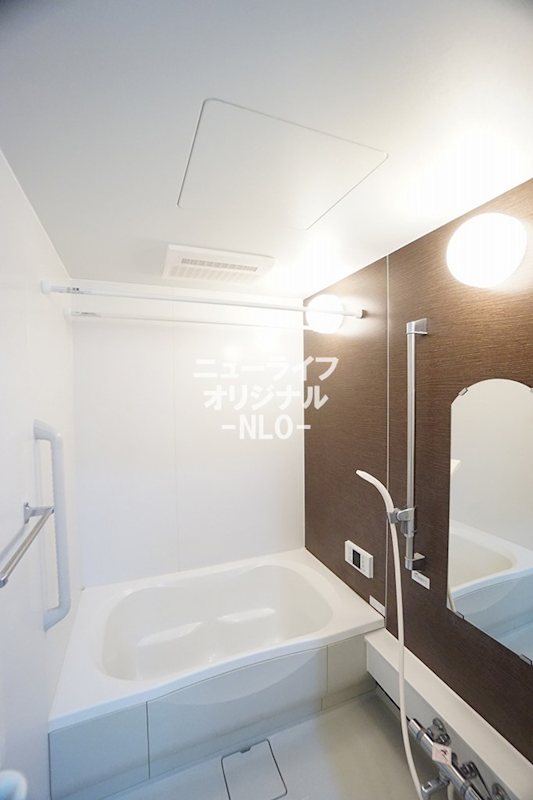 バス・シャワールーム　いつでも温かいお風呂に入れる追い焚き機能付き☆