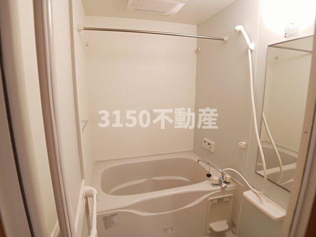 バス・シャワールーム　コンパクトで使いやすいお風呂です