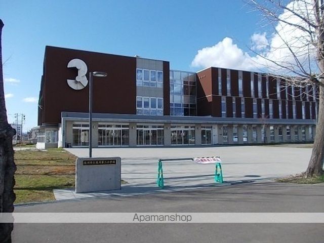 小学校　滝川市立滝川第三小学校（小学校）まで750m
