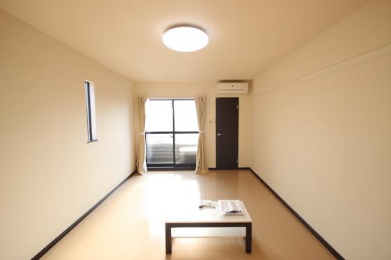 居室・リビング　※別部屋の写真です