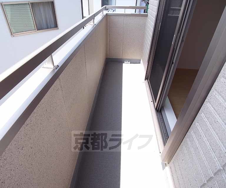 バルコニー　バルコニは広めですよ。