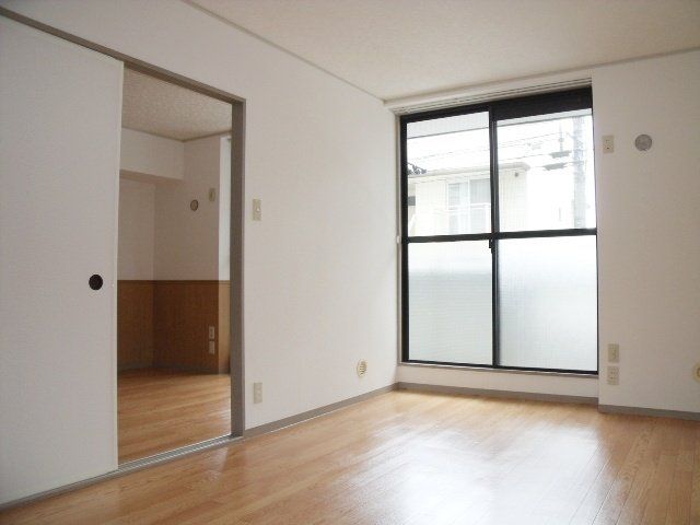 居室・リビング　フローリングの室内　ＬＤＫ１１.５帖