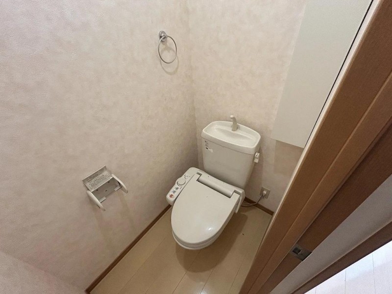 トイレ　※別部屋参考写真・現況優先※反転