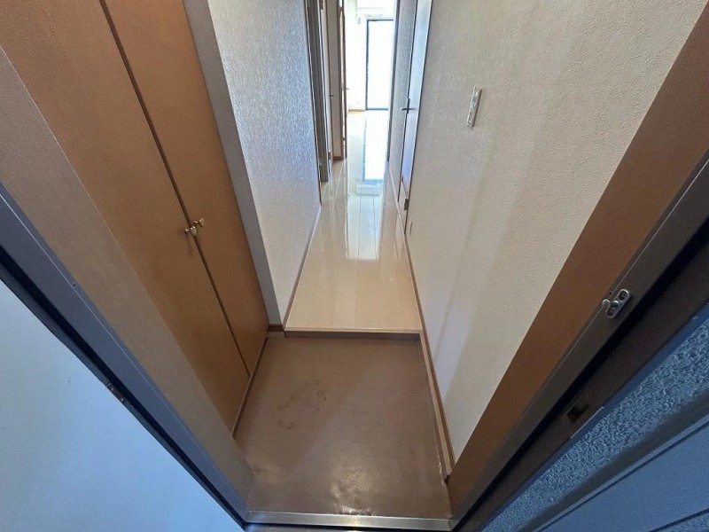 玄関　※別部屋参考写真・現況優先※反転