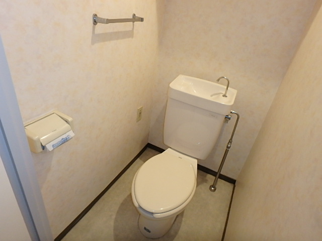 ＪＲ山手線 大塚駅 徒歩18分 10階建 築38年のトイレ写真