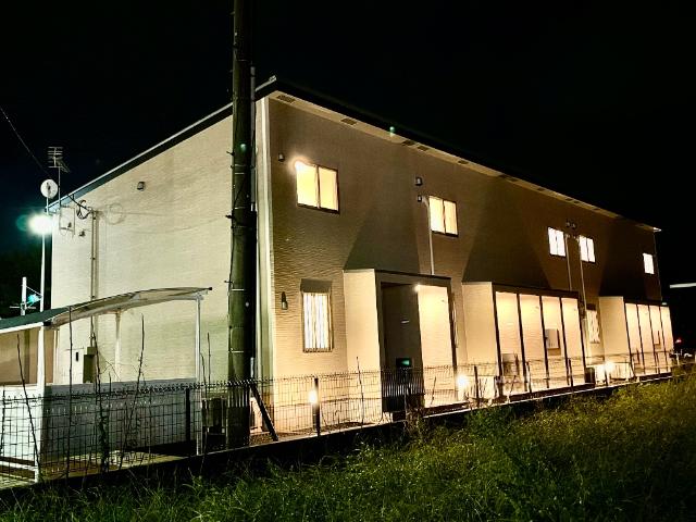 建物外観　外観写真（夜）