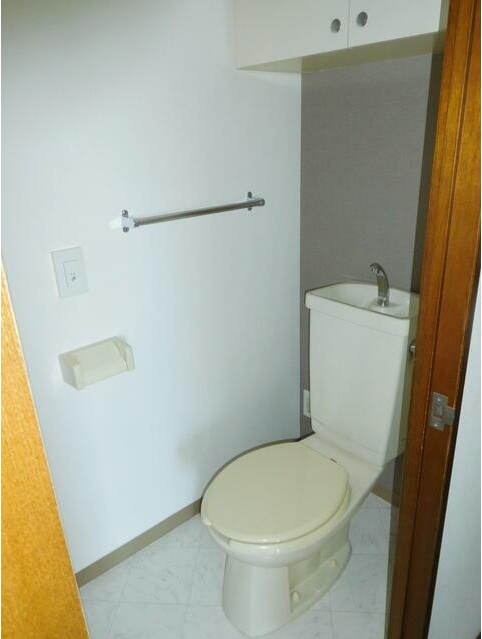トイレ　落ち着いた色調のトイレです♪