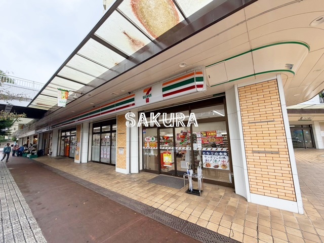 コンビニ　セブン-イレブン Ｉｉｎｇ若葉台団地ふれあい広場店（コンビニ）まで491m
