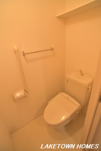 トイレ　温水洗浄暖房便座のトイレです。