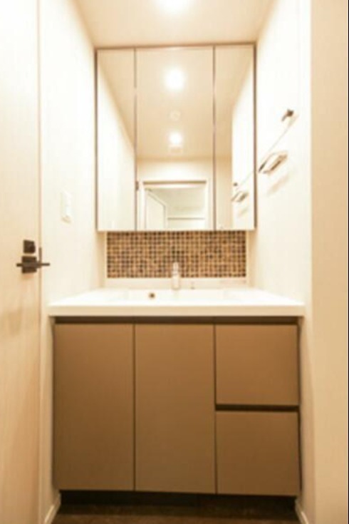洗面設備　※写真は同タイプ住戸です。