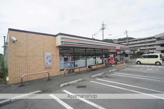 コンビニ　セブンイレブン　王寺町藤井２丁目店（コンビニ）まで604m