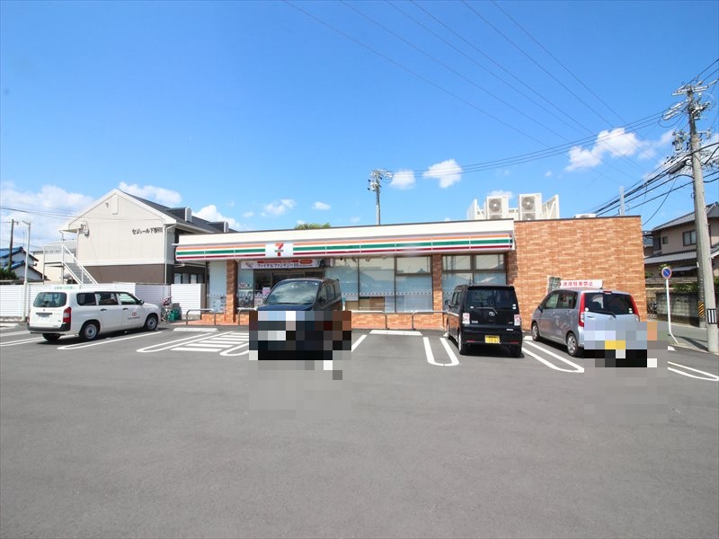 コンビニ　セブンイレブン豊川下野川町店（コンビニ）まで301m