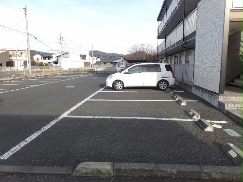 【レオパレスモデラーテの駐車場】