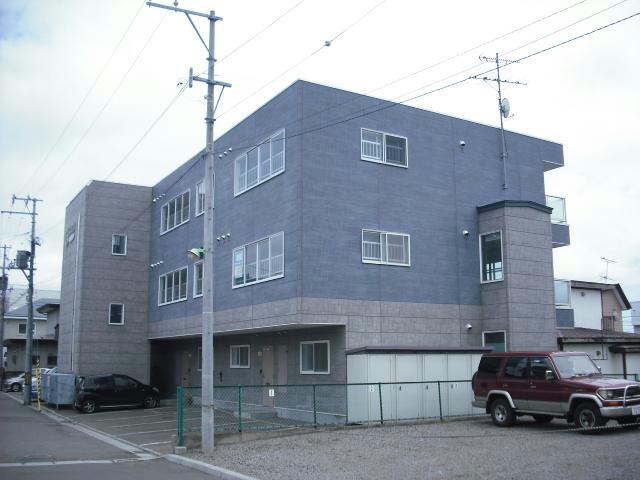 函館市中道のアパートの建物外観